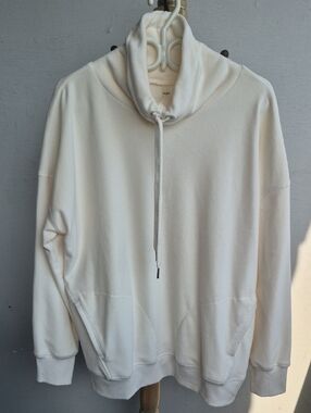 HYBA- HIGH NECK SWEATSHIRT